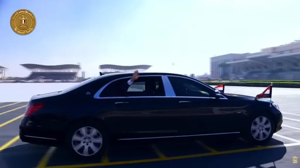 الرئيس السيسي يستعرض حرس الشرف بالأكاديمية العسكرية المصرية