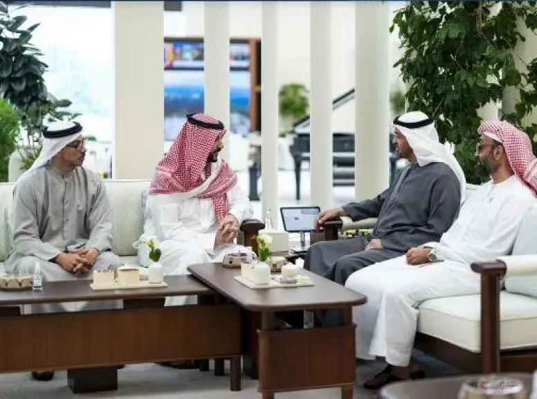 رئيس الإمارات يبحث مع وزير الدفاع السعودي تعزيز علاقات التعاون المشتركة