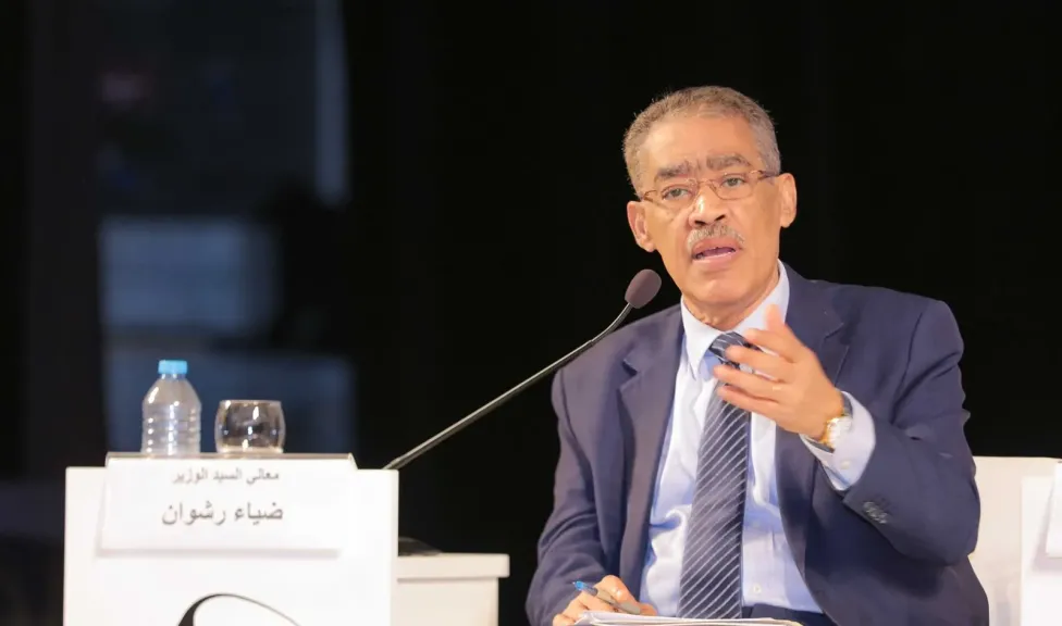 وزير الدولة للإعلام يحذر من تنامي هيمنة وسائل التواصل الاجتماعي