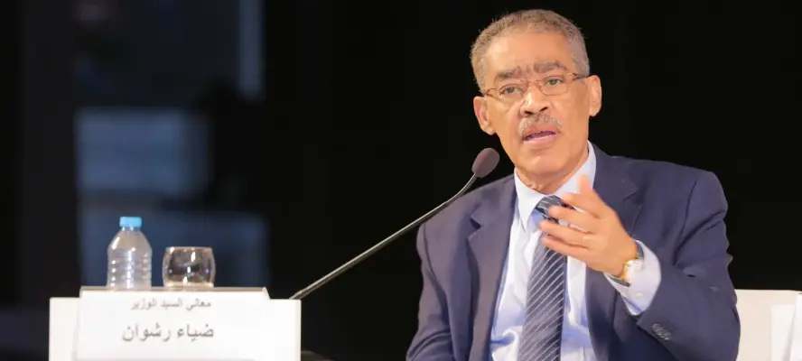 وزير الدولة للإعلام يحذر من تنامي هيمنة وسائل التواصل الاجتماعي