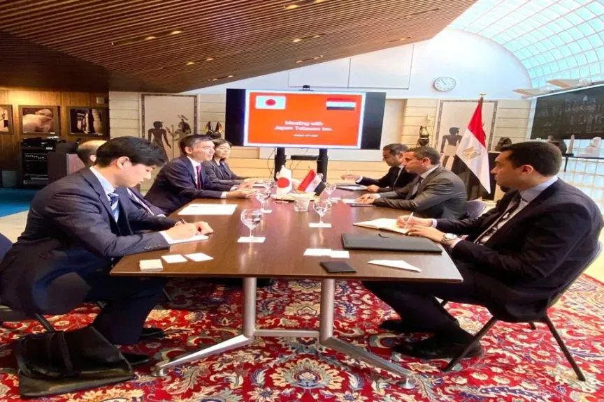 سفير مصر باليابان يبحث مع إحدى أكبر شركات صناعة التبغ في العالم توسيع أعمالها في مصر