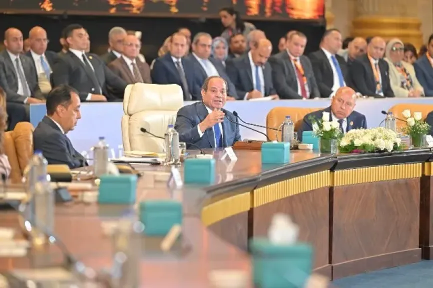 المتحدث باسم رئاسة الجمهورية ينشر صور مشاركة الرئيس السيسي في جلسة «التنمية الحضرية والعمرانية»
