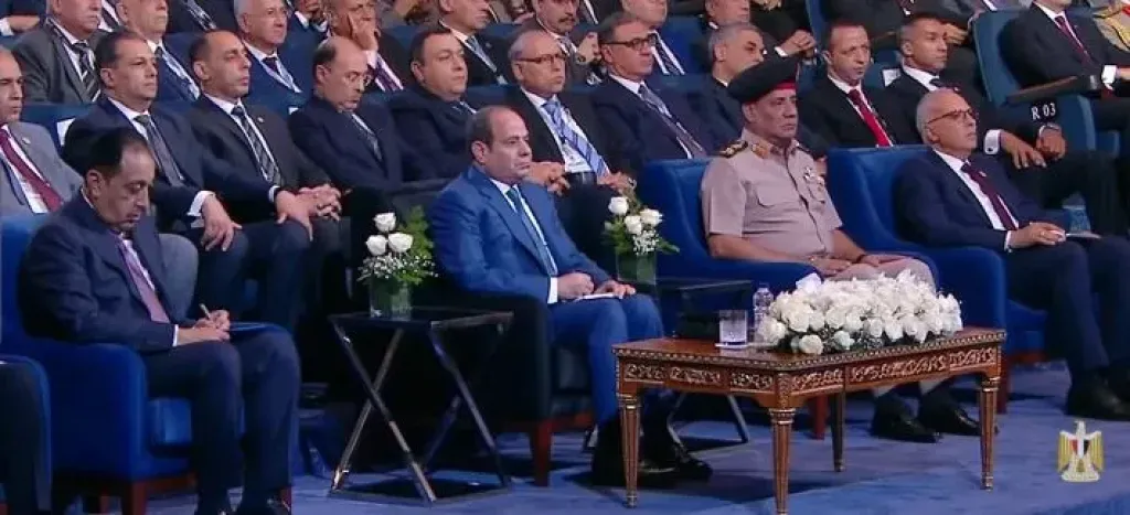 السيسي: استهداف الشرطة والقوات المسلحة هدفه التشكيك في كفاءتهما ويؤكد صعوبة إسقاط الدولة طالما مؤسساتها قوية