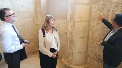 سفير كندا يزور منطقة آثار تونا الجبل بملوى ويشيد بالحضارة المصرية القديمة