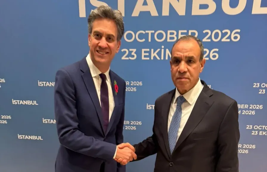 وزير الخارجية يبحث مع نظيره البريطاني مستجدات الأوضاع الإقليمية