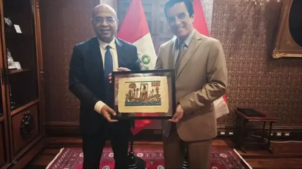 السفير المصري في بيرو يلتقي بوزير الخارجية البيروفي