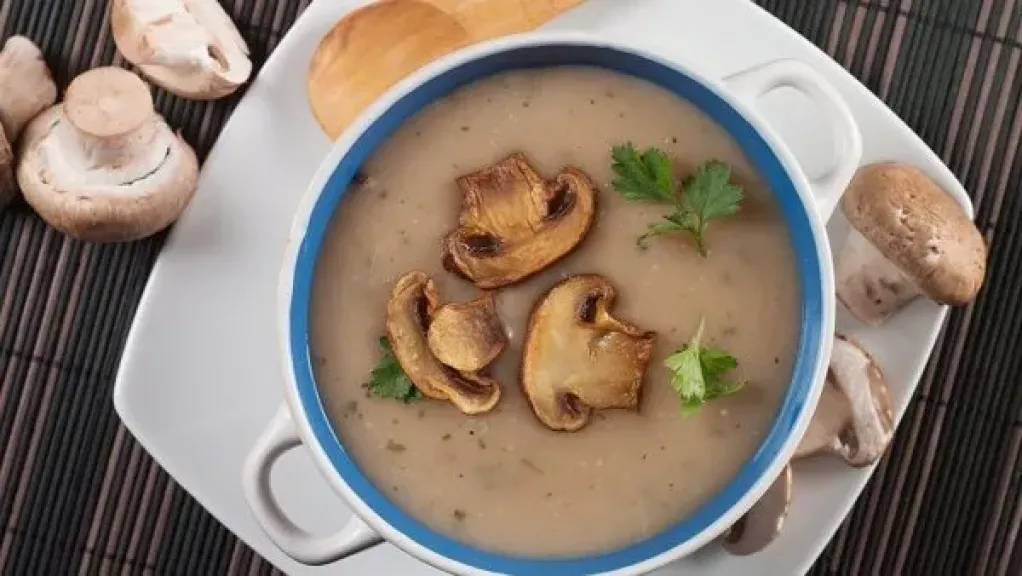 شوربة الفطر البني بمرق العظام