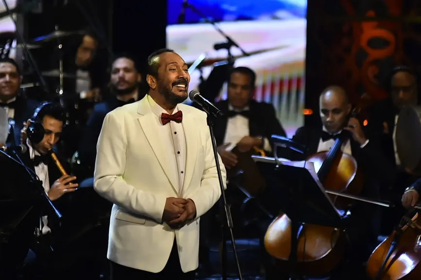 علي الحجار يشعل أجواء مهرجان الموسيقى العربية بتتر «المال والبنون»