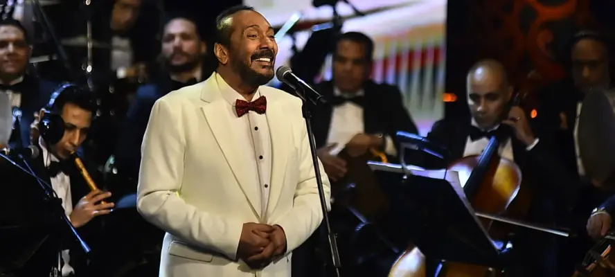 علي الحجار يشعل أجواء مهرجان الموسيقى العربية بتتر «المال والبنون»