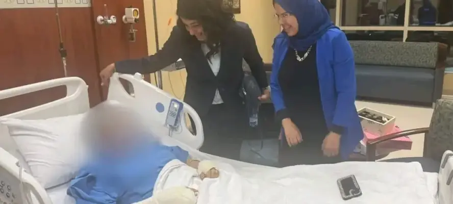 قنصلية مصر بالرياض تزور مواطنة مصرية ضمن المصابين جراء الاعتداءات على مطار الملك خالد