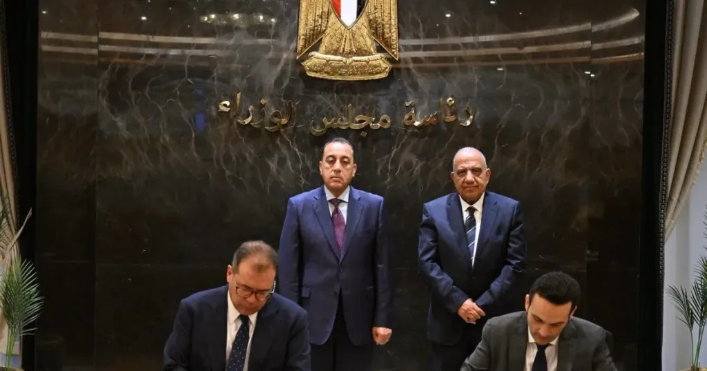 البنك الأهلي المصري يساهم في مشروع دندرة للطاقة الشمسية باستثمارات 650 مليون دولار