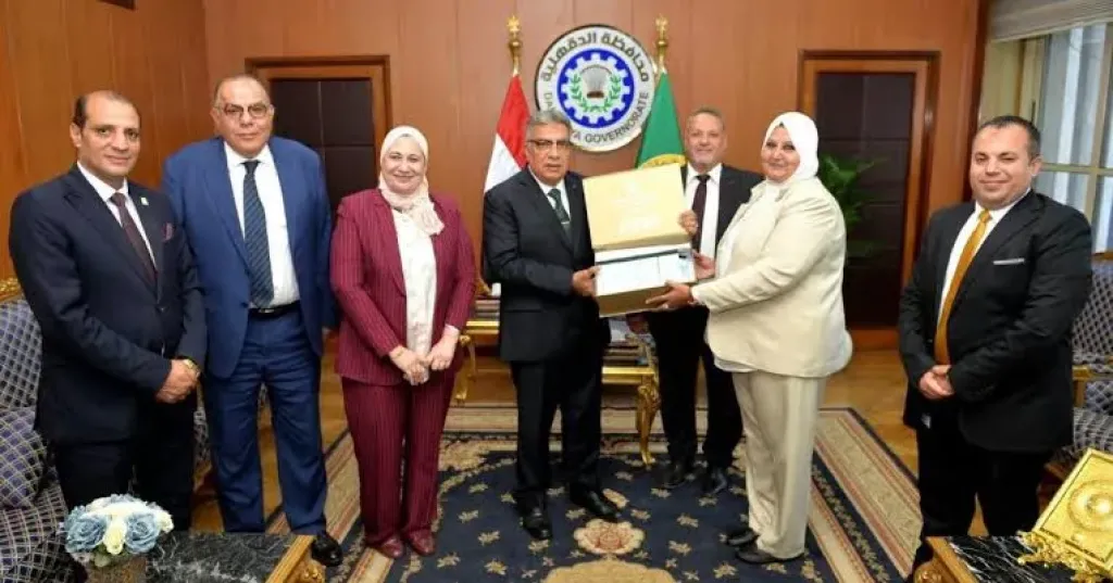 البنك الزراعي المصري يقدم مساعدات للأسر الأولى بالرعاية في الدقهلية