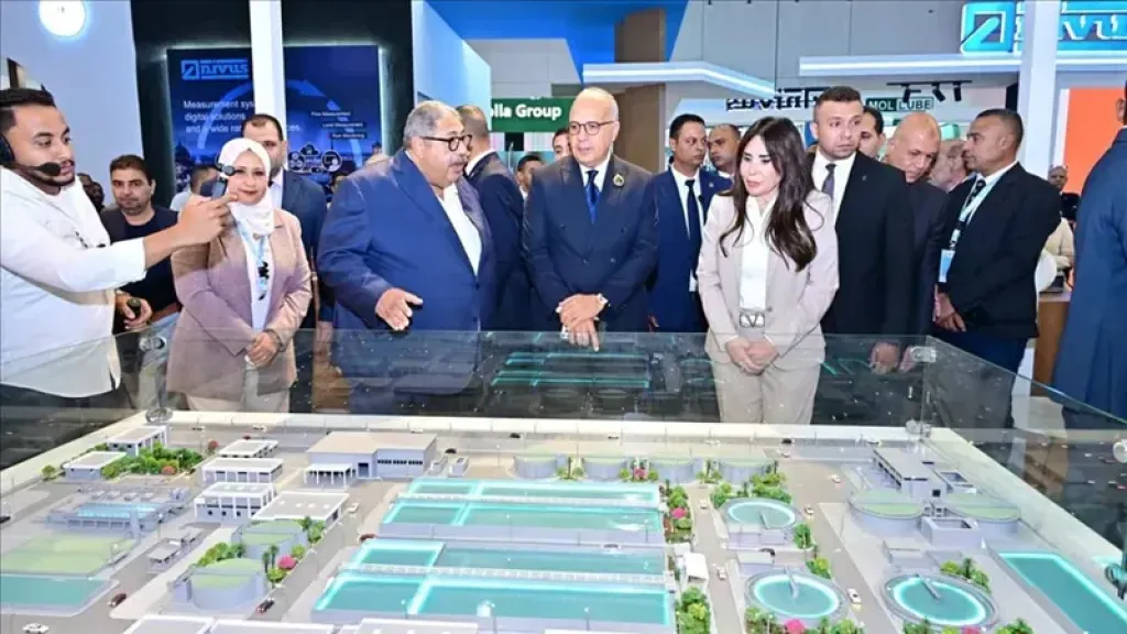وزيرا الرى والإسكان يتفقدان أجنحة الشركات المشاركة ويطلعان على أحدث تكنولوجيات المياه والصرف الصحي
