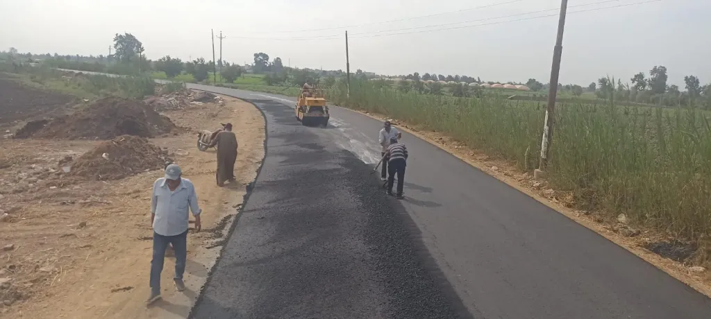 بدء رصف طريق «البجلات – البشمور» بطول 4.25 كيلومتر لربط 3 مراكز بالدقهلية