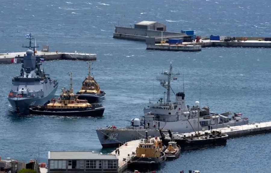 جنوب إفريقيا تحقق في مشاركة سفن إيرانية بمناورات رغم منعها