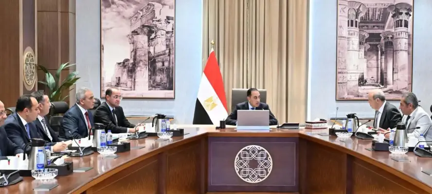 رئيس الوزراء يستعرض مقترحات لتطوير مطار العاصمة الجديدة والمنطقة المحيطة به