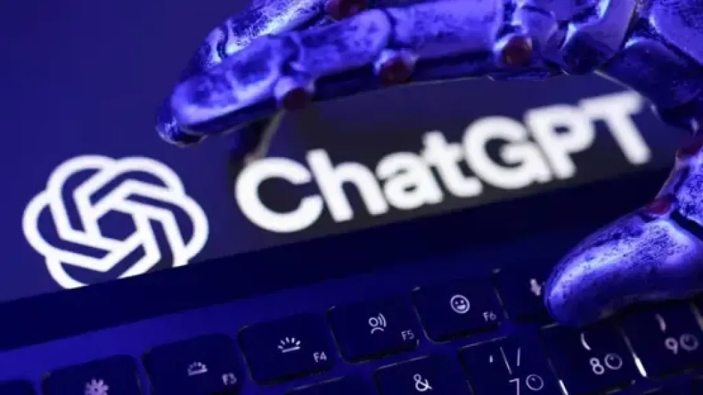 5.7 مليار مستخدم لمنصات التواصل وChatGPT يتصدر زيارات أدوات الذكاء الاصطناعي عالميًا