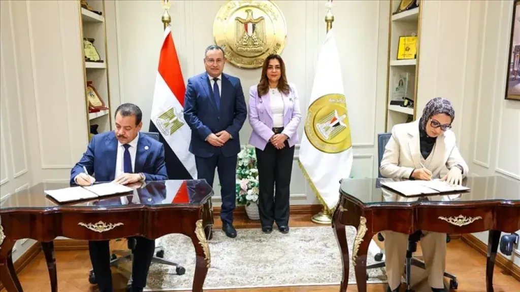 وزيرا البيئة والتعليم العالى يوقعان بروتوكولي تعاون بشأن جامعتي أسيوط والوادي الجديد