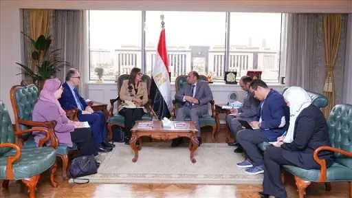 وزير العمل يلتقي رئيس الجامعة الأمريكية بالقاهرة للتعاون في تدريب وتوظيف ذوي الهمم