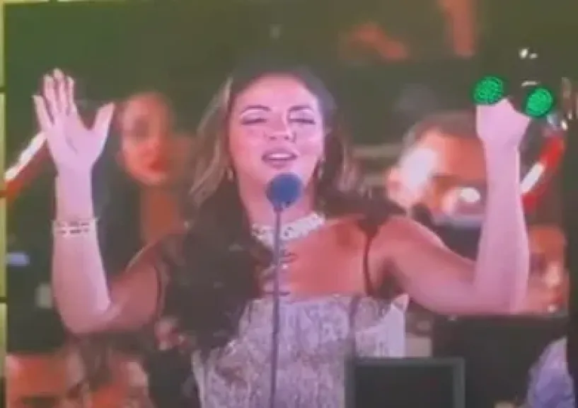 فاطمة سعيد تغني بصحبة الموسيقار عمر خيرت زي ما هي حبها بالمتحف المصري الكبير