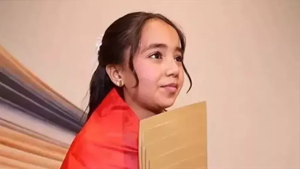 وزير الدولة للإعلام يهنئ ميار رجب بفوزها في تحدي القراءة العربي ويدعوها للقائه بمكتبه