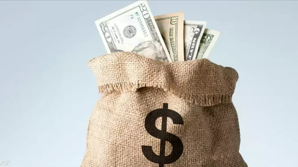 هل خروج الأموال الساخنة من مصر أمر طبيعي؟ مسؤول بـ”ستاندرد تشارترد” يوضح