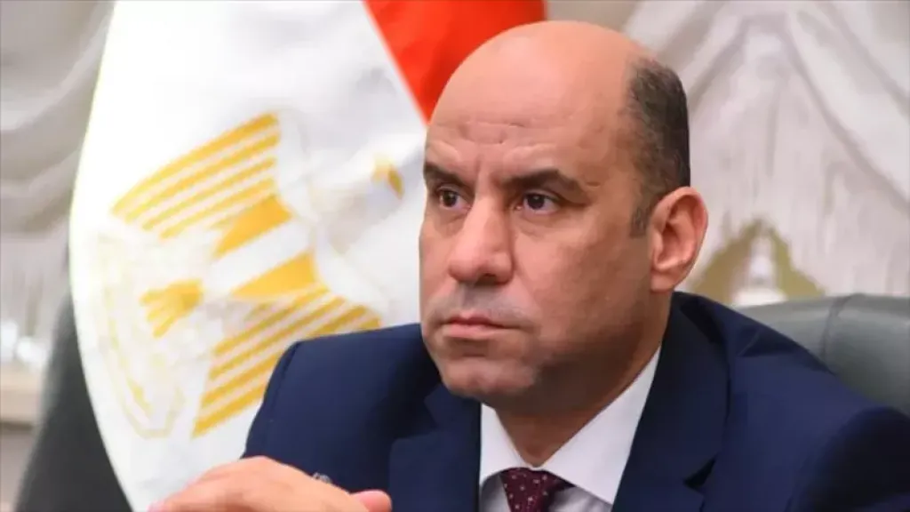 وزير العمل يتابع تداعيات حادث التصادم على الطريق الأوسطي باتجاه الضبعة